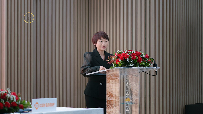 Bà Mai Thúy Hằng, Phó Tổng giám đốc Sun Group phát biểu tại Lễ ký kết​.